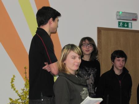 Okrogla miza Otrok v rejništvu = otrok med dvema družinama 24